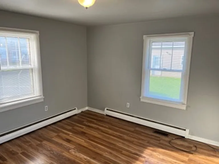 209 E Oak St — Photo 6