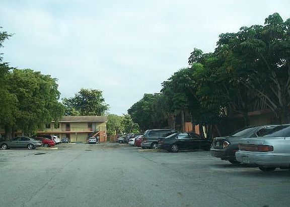 5th image of 4086 Lakeside Dr