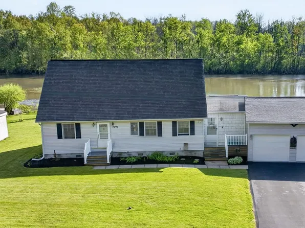 7690 Seneca Beach Dr, Baldwinsville, NY 13027