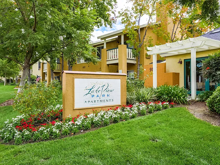 Welcome home to Lake View Park! — Photo 10