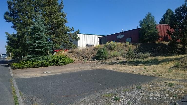 2nd image of 529 SE Glenwood Dr