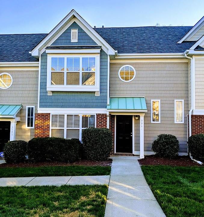 Beautiful 2 bedroom/2.5 bath townhome in prime South End loc
