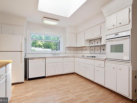 5th image of 4519 Dolphin Ln
