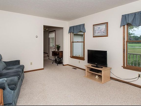 3rd image of 891 S Lake St