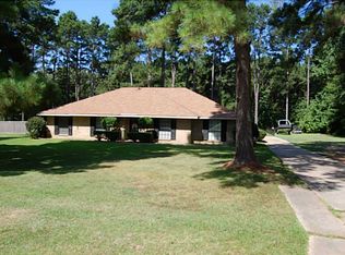 8425 N Park Ln, Shreveport, LA 71107