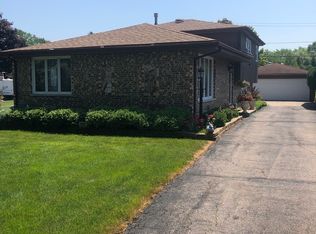 1725 E Kensington Rd, Mount Prospect, IL 60056