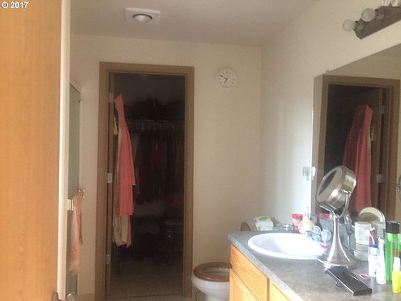 4th image of 8420 NE 86th St