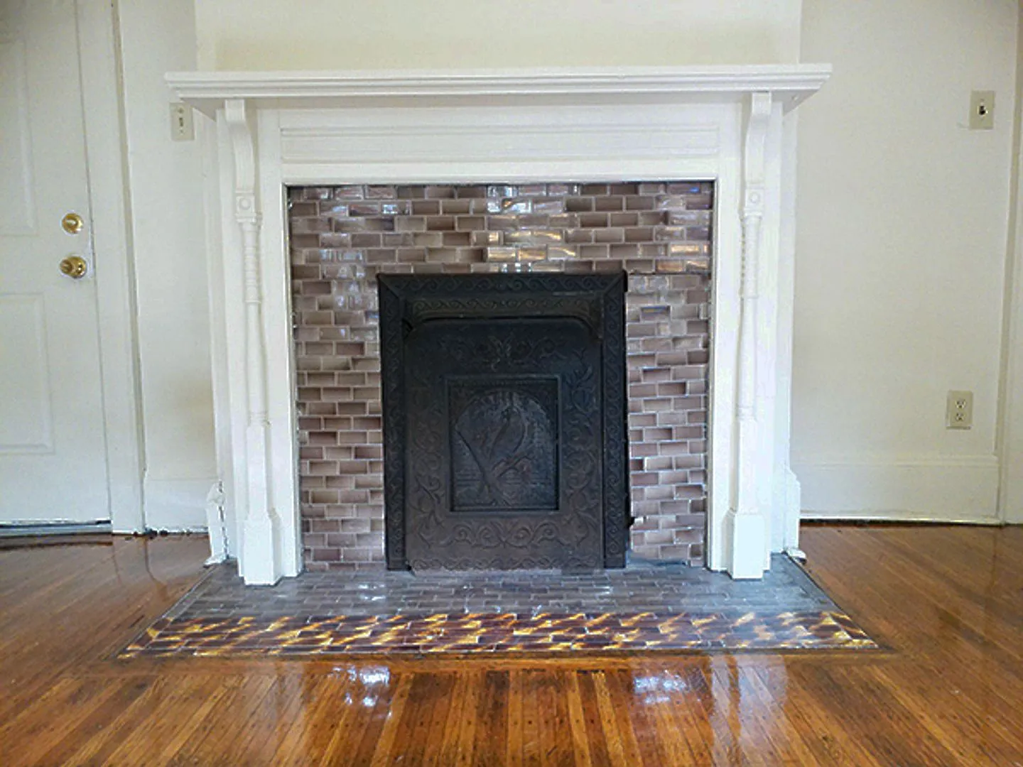 209 Harvard Pl Apt 1 - Available 8/1/27 - Bright And Spacious One Block From Eateries And Shops — Photo 1