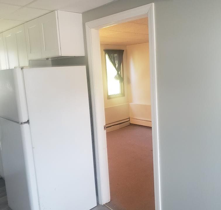 2nd image of 10 Spindle Ct #2