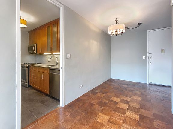 5th image of 330 E 33rd St APT 18P