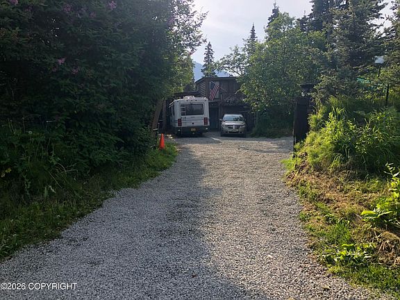 4th image of 15639 Carl St