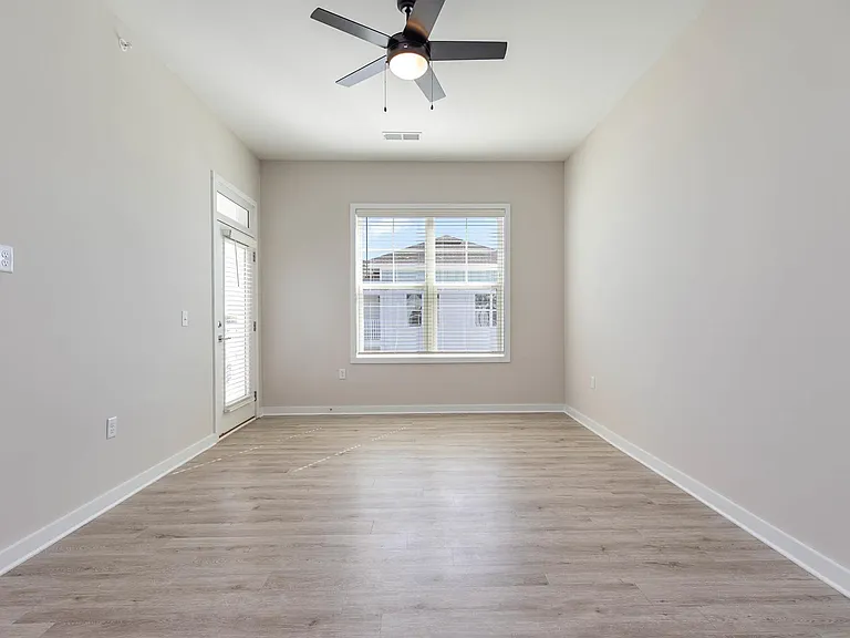 Middle Sound West Apartments — Photo 71