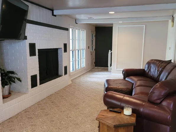 2000 1/2 E 34th St, Kearney, NE 68847