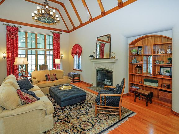 112 Frances Dr-105