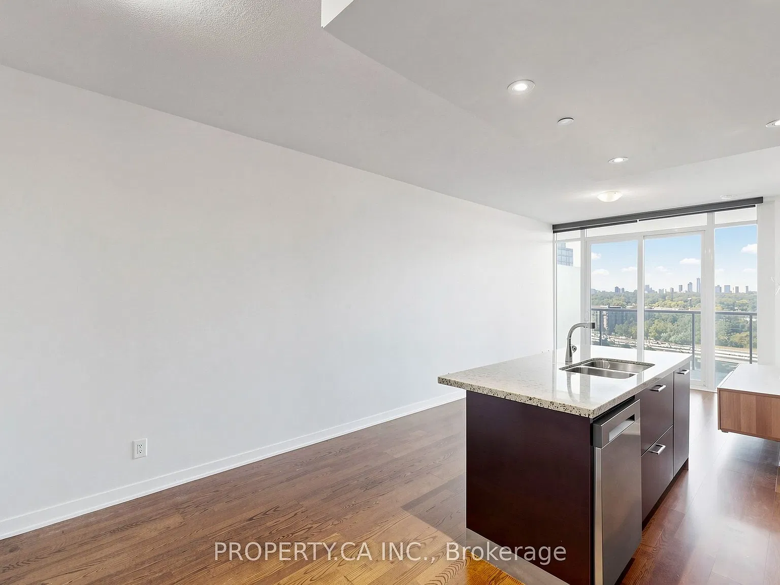 88 Park Lawn Rd — Photo 2