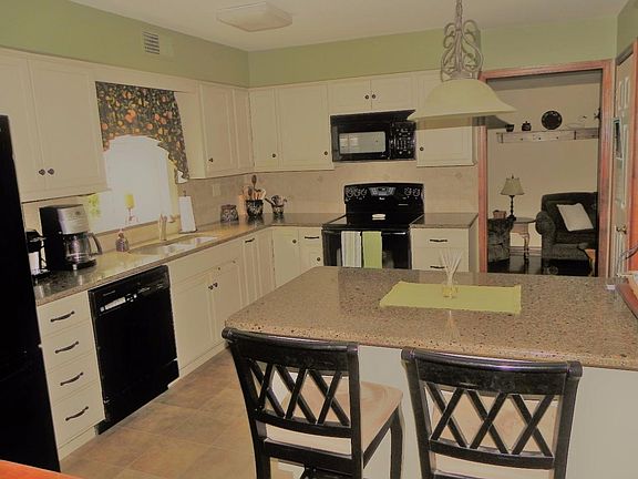 3rd image of 2205 Strawberry Ln