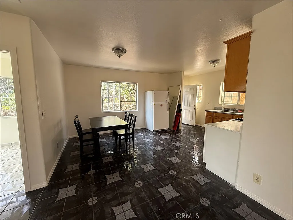 3 bed, 806 sqft, $2,950 — Photo 3
