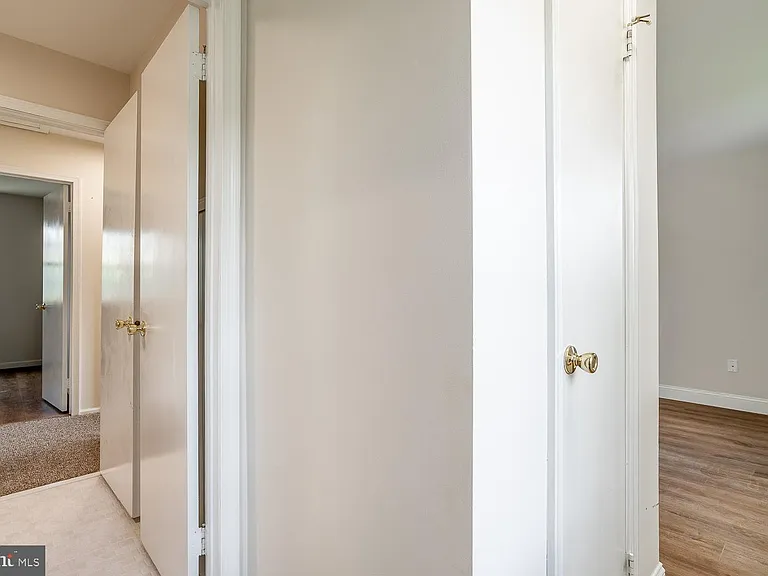 10 Honey Locust Ln — Photo 19