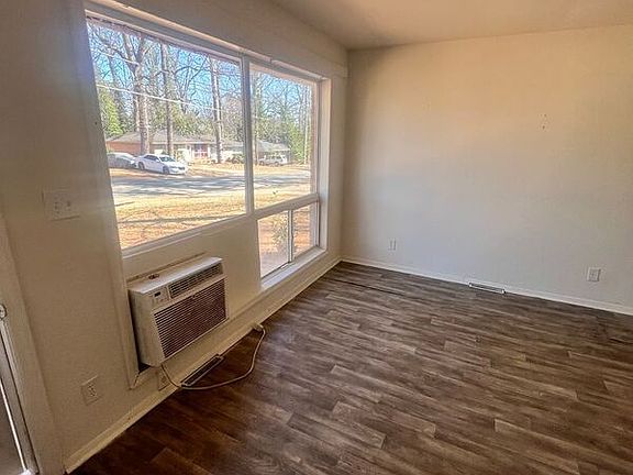 4th image of 532 Camrose Dr