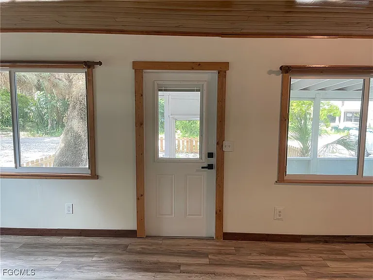 784 Oak St — Photo 18