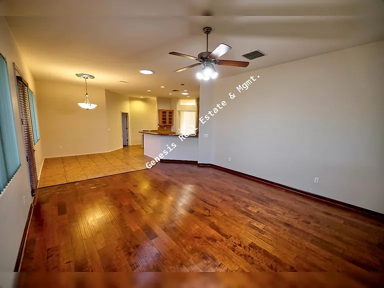 770 W Grantham St — Photo 10