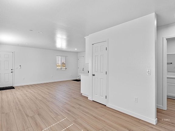 5th image of 1325 Sims St