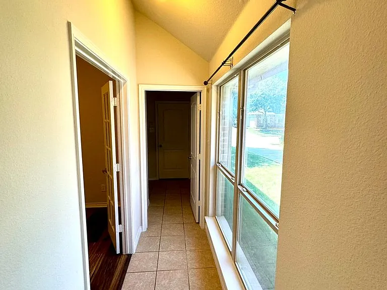 1703 Stonewick Dr — Photo 6
