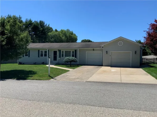 141 Dahlia Dr, North Kingstown, RI 02852