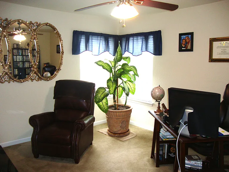 709 Valentine Ln — Photo 5