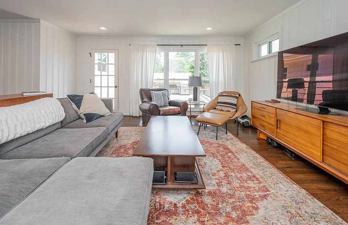 4 bed, 1700 sqft, $3,300 — Photo 3