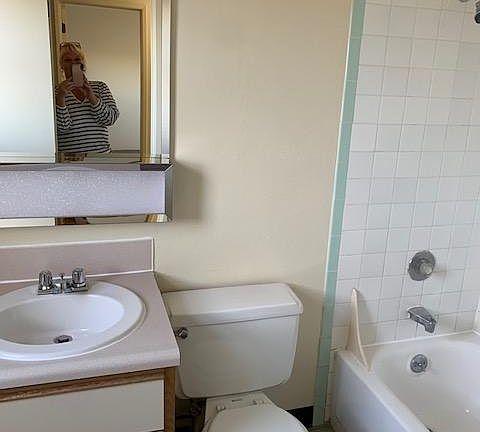 2 bedroom bathroom