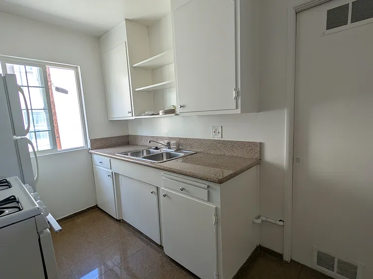 5214 El Verano Ave #6 — Photo 4