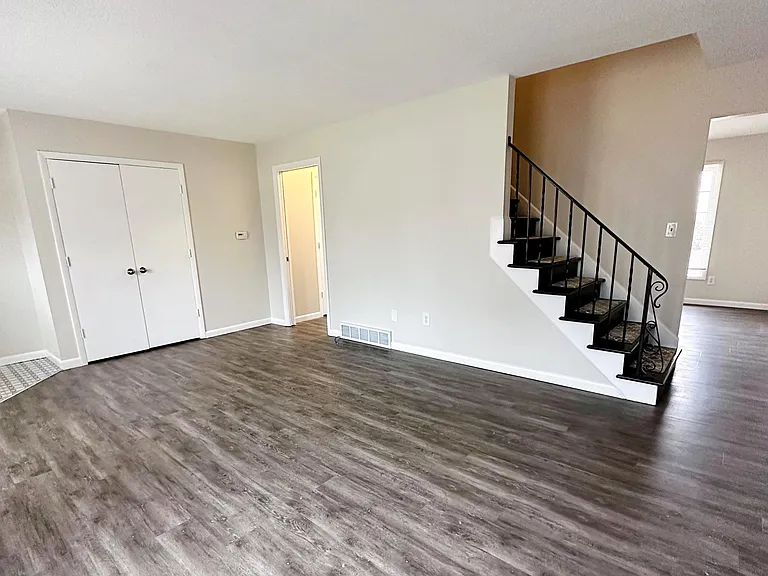 5729 Cresthaven Ln — Photo 1