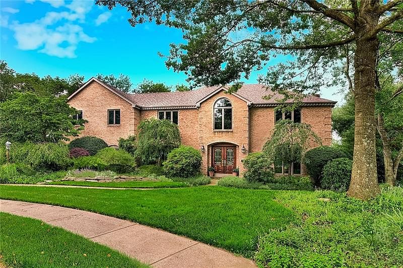 1st image of 710 Parkwood Ct
