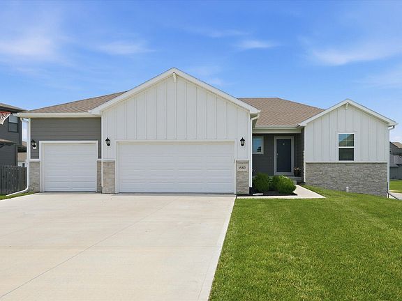2nd image of 680 N 11th Cir