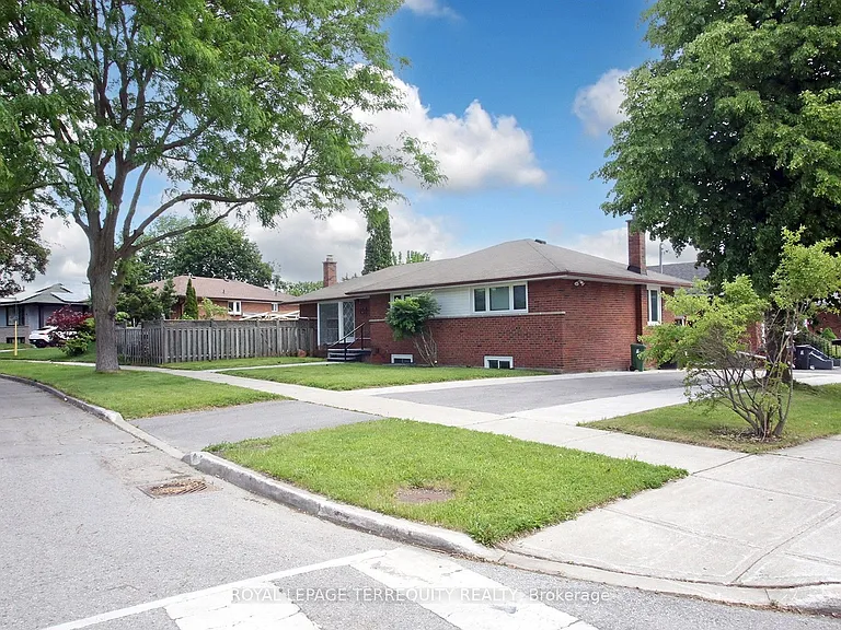 1 Barnes Cres — Photo 1
