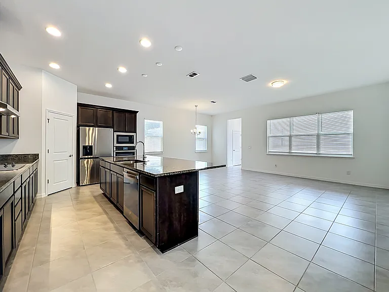16007 Micelli Dr — Photo 6
