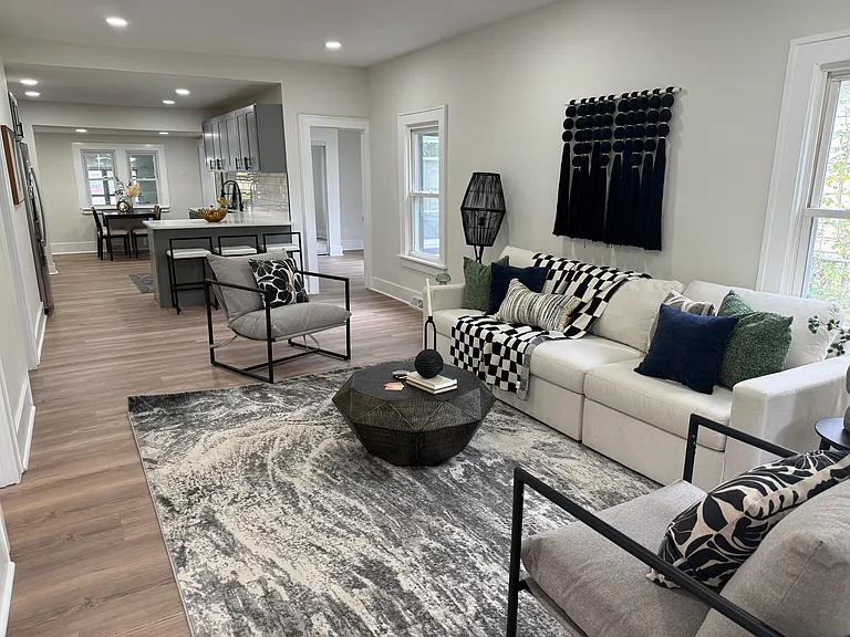 2050 E Grand Ave — Photo 14