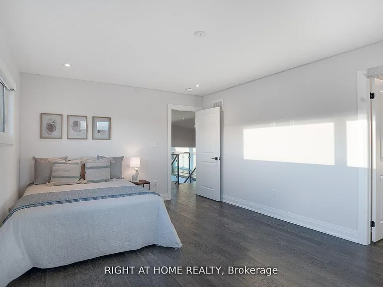 101 Sladden Ct — Photo 32