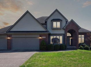 1942 Bloomfield Dr, Bloomfield Hills, MI