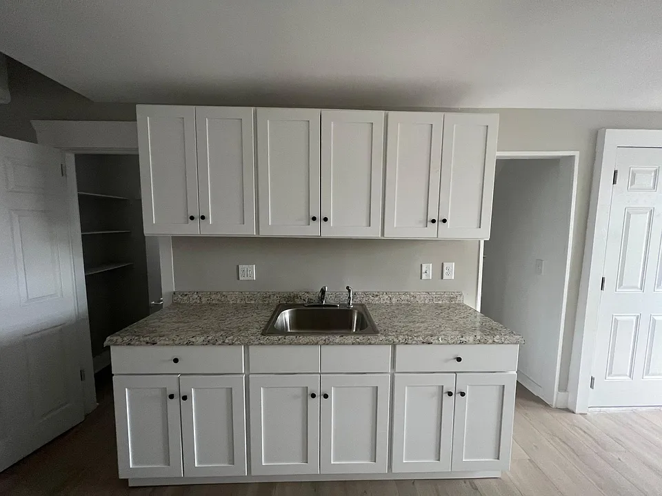 351 Sherman Ave #3