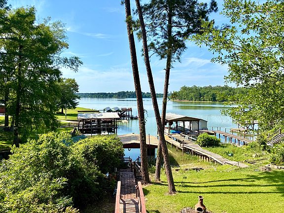 2nd image of 822 Captain Kidd Dr