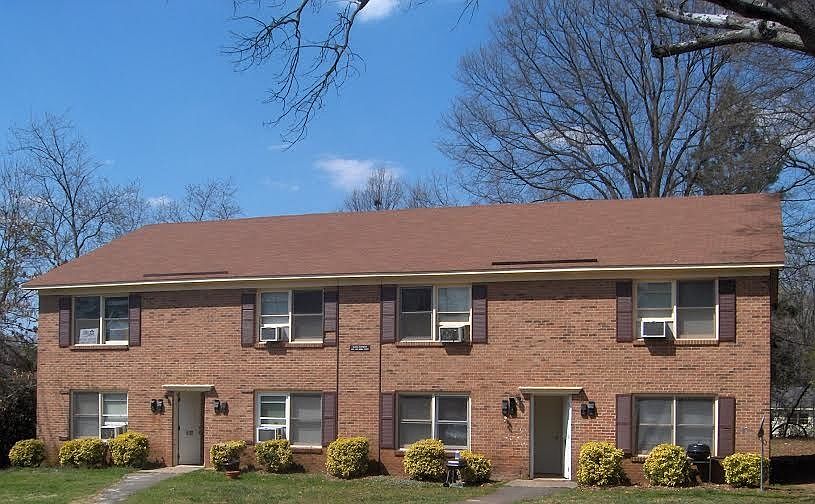 8 unit brick building