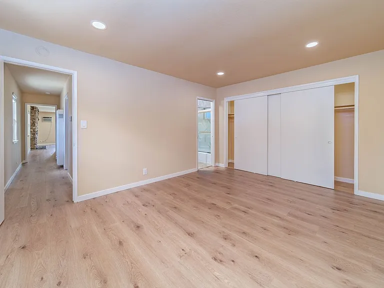 877 Miller Ave — Photo 10