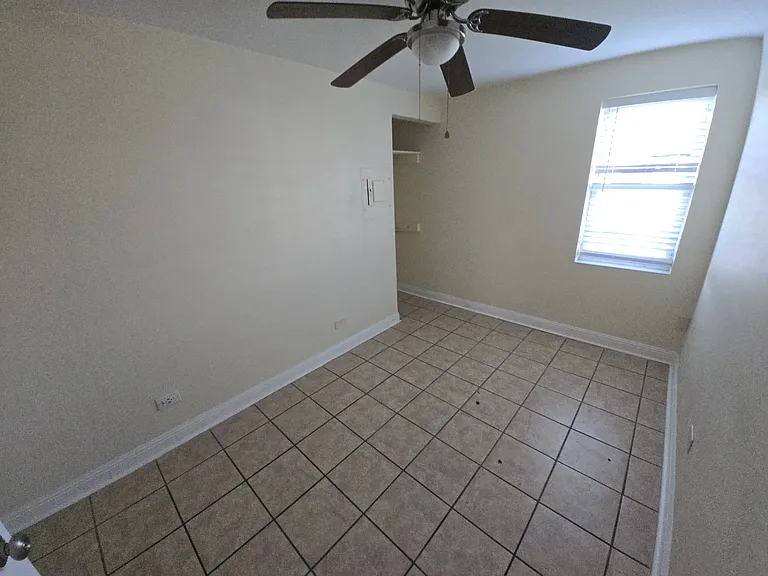 1105 W Bay St #B — Photo 6