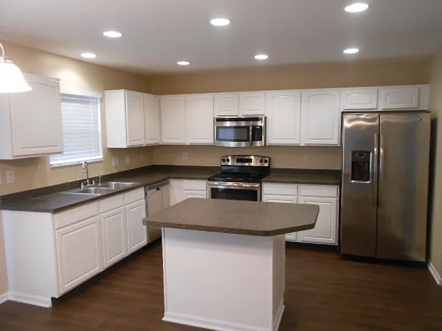 636 Brighton St — Photo 2
