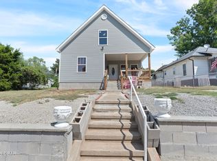 1117 Oak St, Carthage, MO 64836