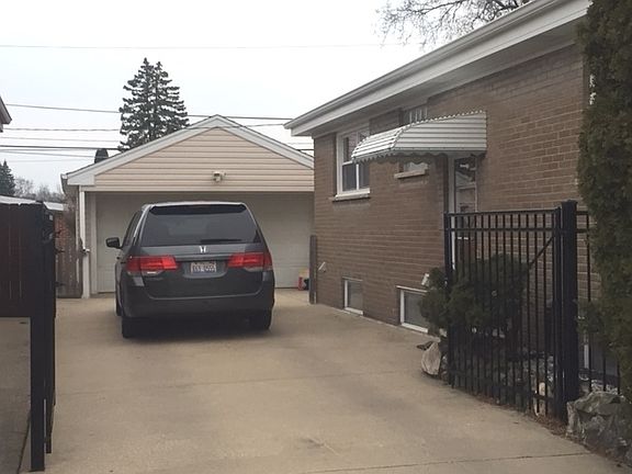 3rd image of 5125 N Overhill Ave
