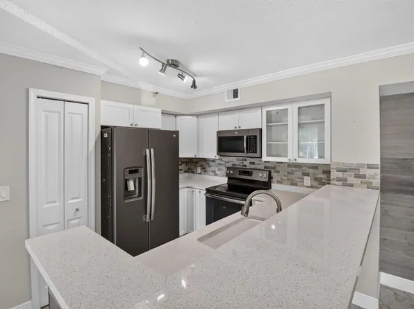 110 YACHT CLUB Way #103, Hypoluxo, FL 33462