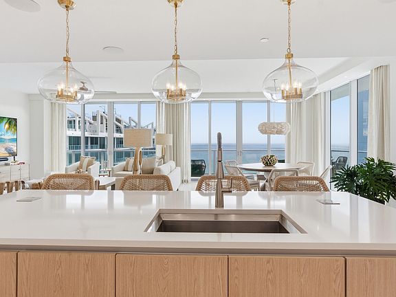 2nd image of 3100 N OCEAN Drive #P-PH4